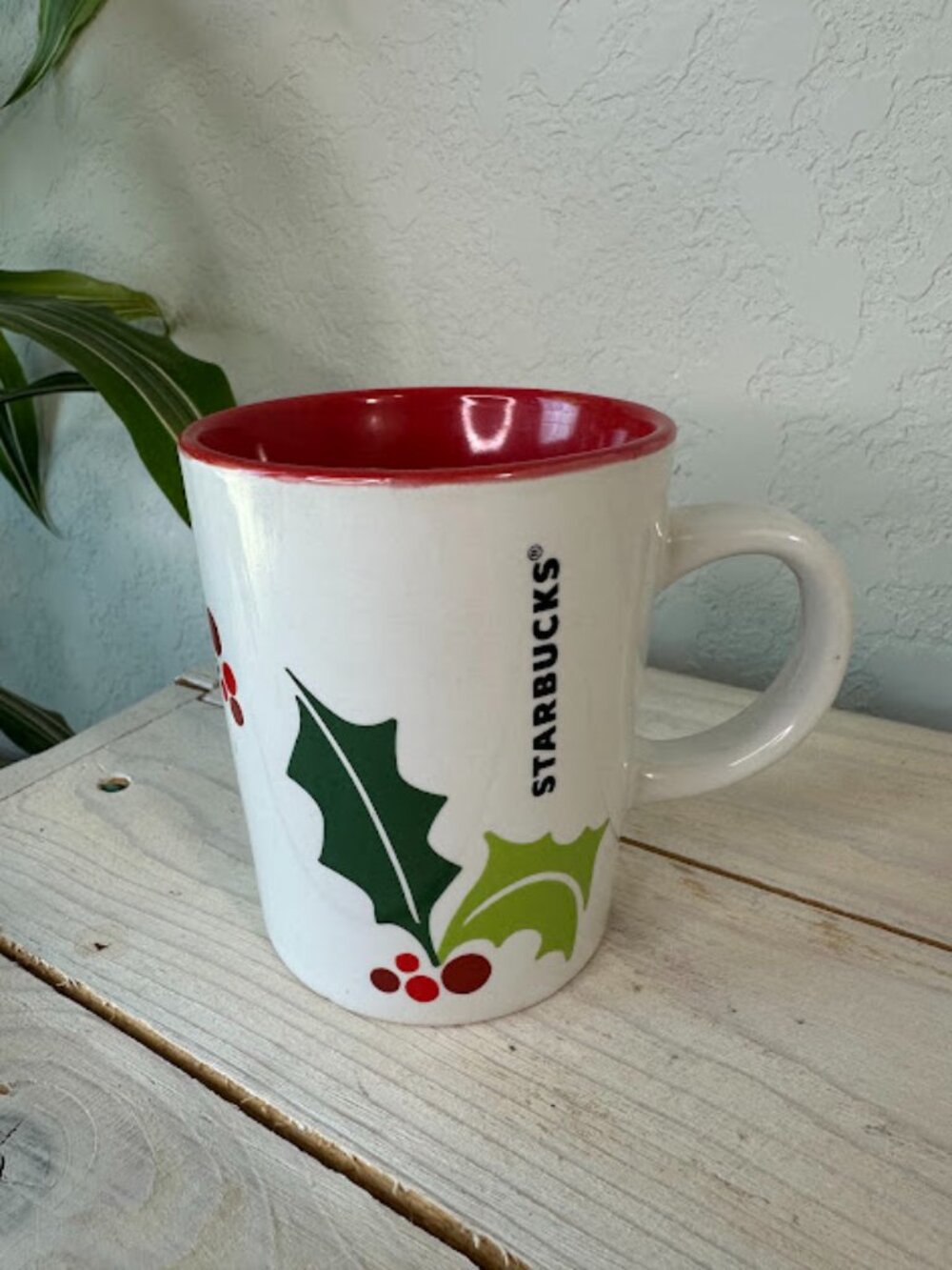 Starbucks 9 oz 2011 Holiday Christmas Holly Cup